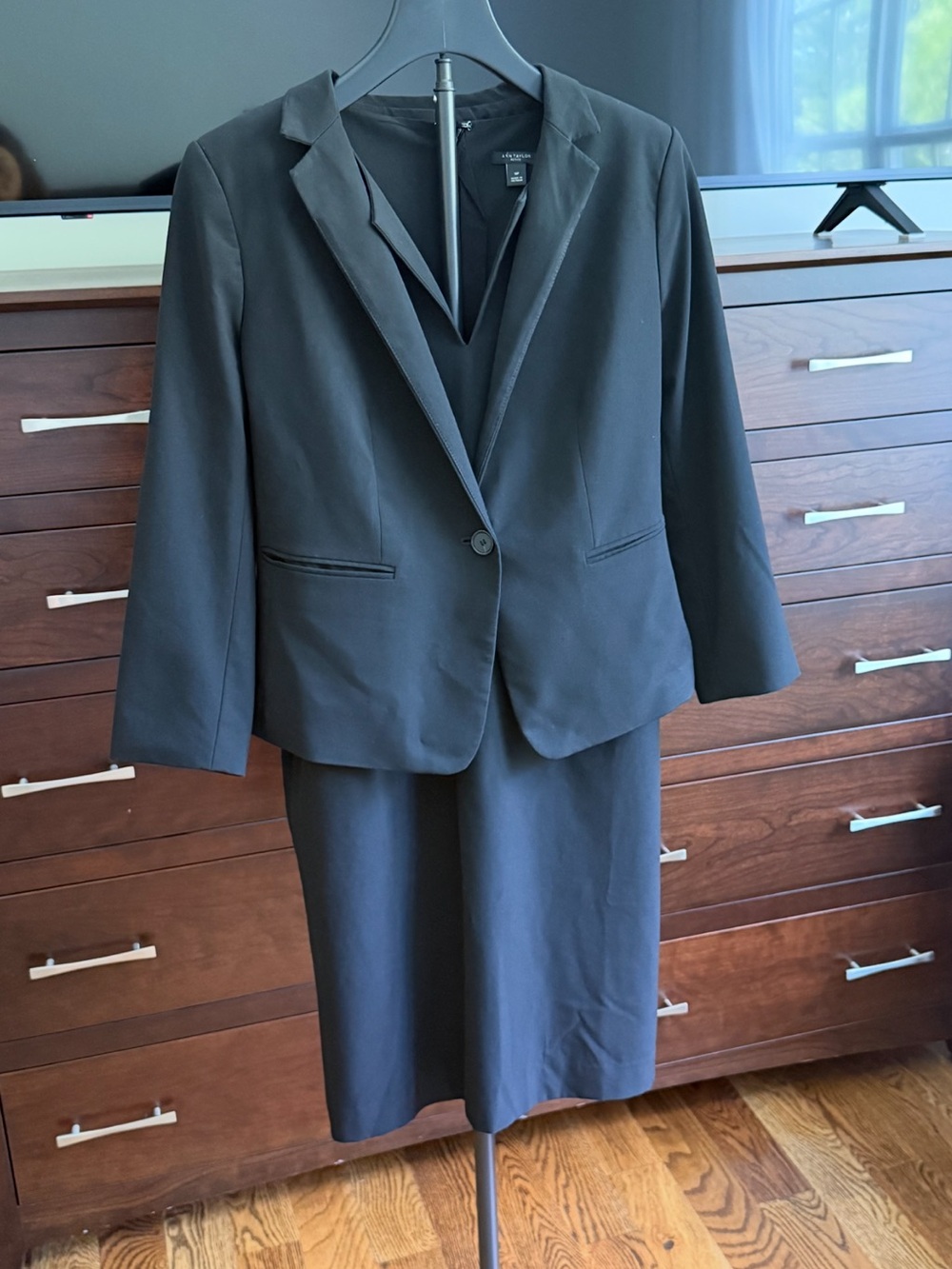 Ann Taylor Suit in Seasonless Stretch 10p